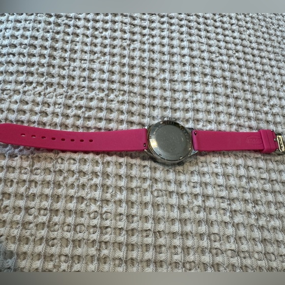 Pink silicone fossil watch - Picture 4 of 4